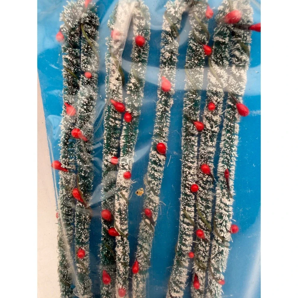Noma Dickensville Collectables Frosted Sisal Garland Red Berries Vintage NEW